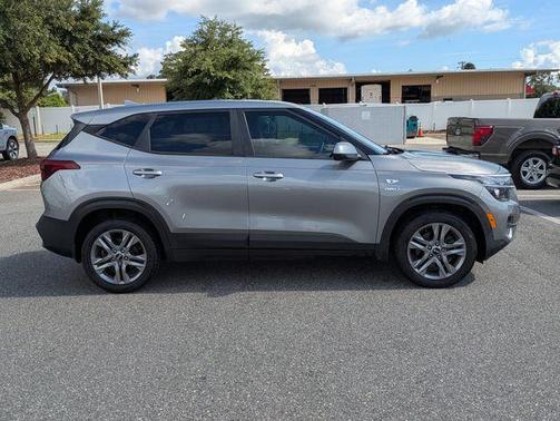 Steel Gray 2021 Kia Seltos LX