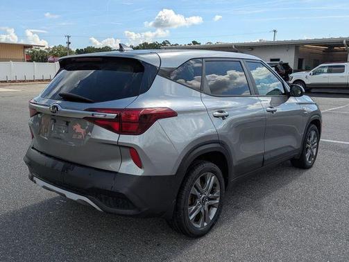 Steel Gray 2021 Kia Seltos LX