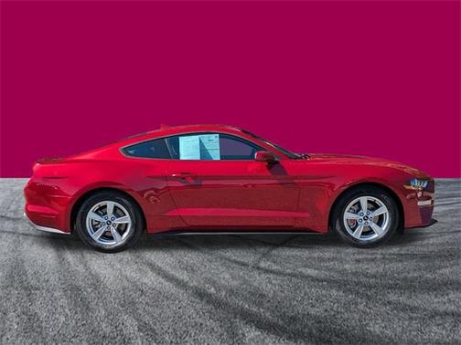 2022 Ford Mustang EcoBoost