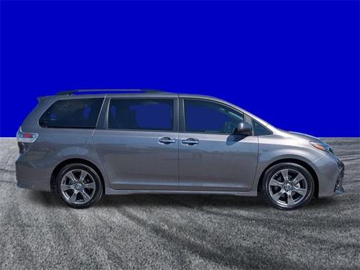 2019 Toyota Sienna SE