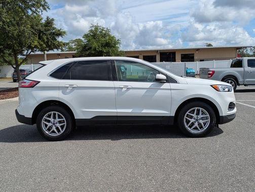 White Metallic 2022 Ford Edge SEL