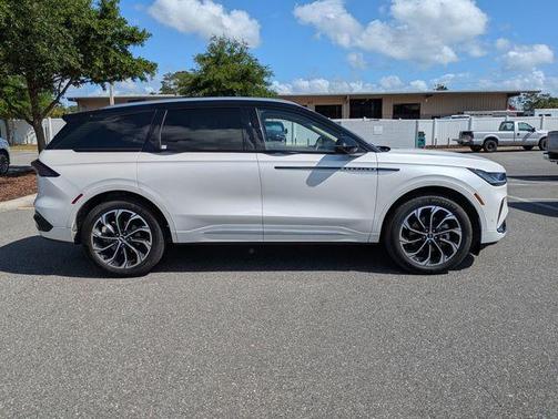 2024 Lincoln Nautilus Reserve