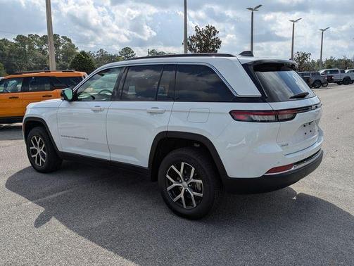 Bright White Clearcoat 2025 Jeep Grand Cherokee Limited