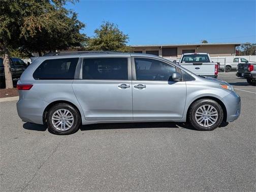 2016 Toyota Sienna XLE