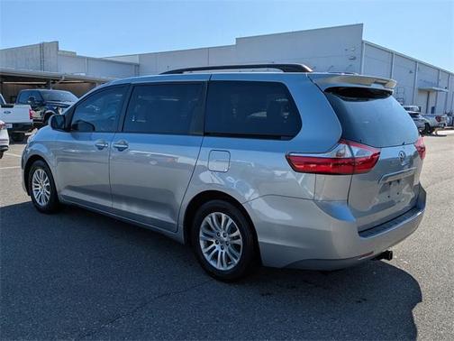 2016 Toyota Sienna XLE