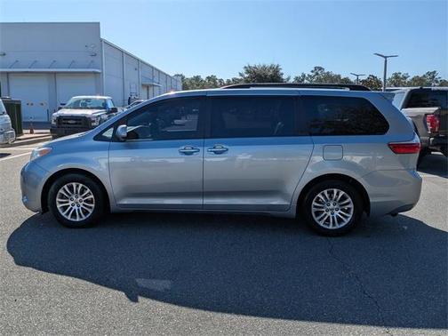2016 Toyota Sienna XLE