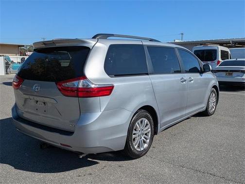 2016 Toyota Sienna XLE
