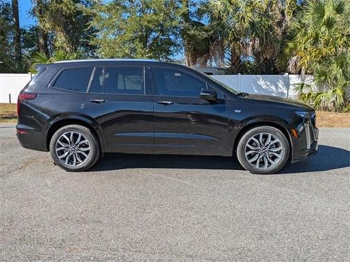 2022 Cadillac XT6 Premium Luxury FWD