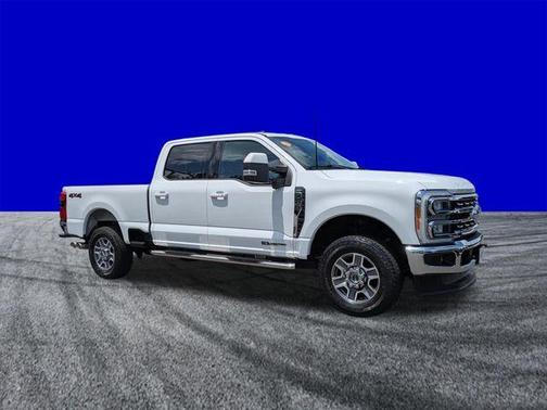 Oxford White 2023 Ford F-250 Lariat