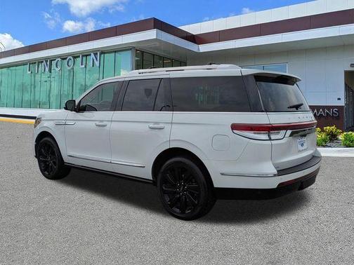 Pristine White 2023 Lincoln Navigator Reserve