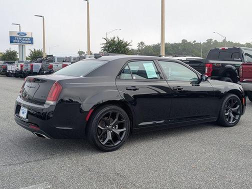 Gloss Black 2023 Chrysler 300 Touring