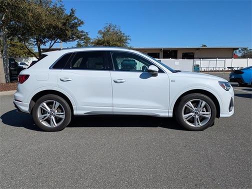 2022 Audi Q3 45 S line Premium