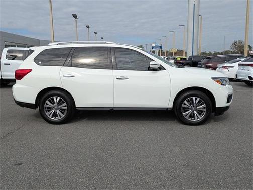 2019 Nissan Pathfinder SV