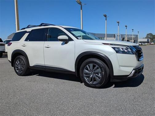 2024 Nissan Pathfinder SV