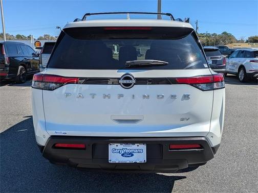 2024 Nissan Pathfinder SV