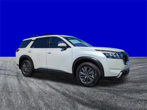 2024 Nissan Pathfinder SV