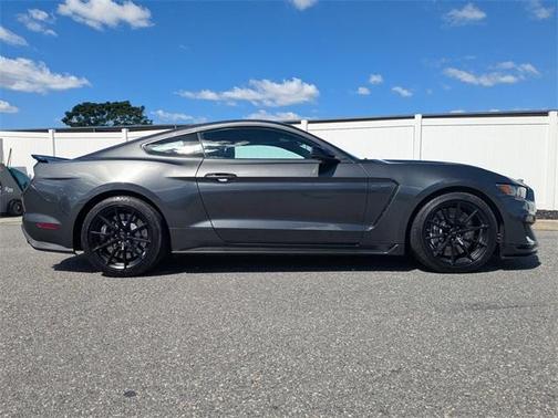2017 Ford Shelby GT350 Base