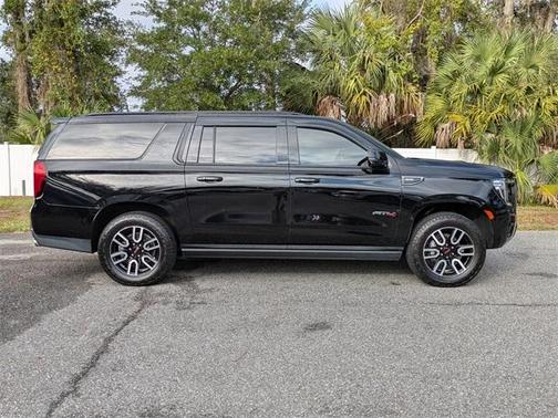 2022 GMC Yukon XL AT4