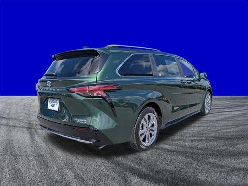 2024 Toyota Sienna Platinum 7 Passenger