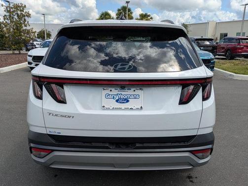 Serenity White Pearl 2025 Hyundai TUCSON SEL Convenience