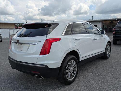 Crystal White 2018 Cadillac XT5 Luxury