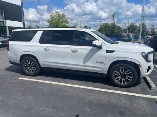 2022 GMC Yukon XL AT4