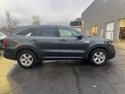 2022 Kia Sorento LX
