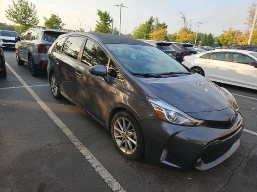 2017 Toyota Prius v Five