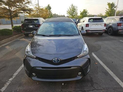 2017 Toyota Prius v Five