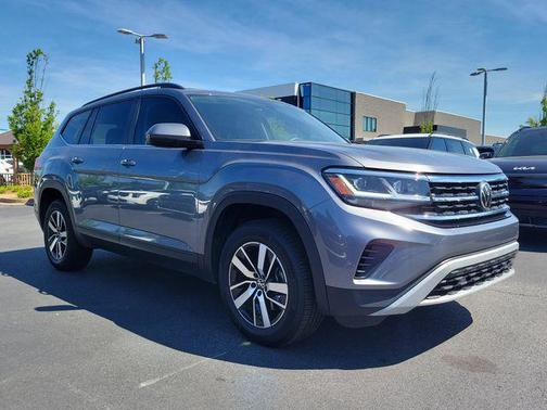 Platinum Gray Metallic 2022 Volkswagen Atlas 2.0T SE