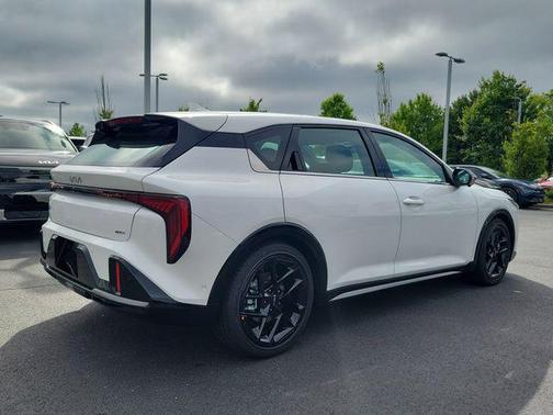 Snow White Pearl 2026 Kia K4 GT-Line Turbo