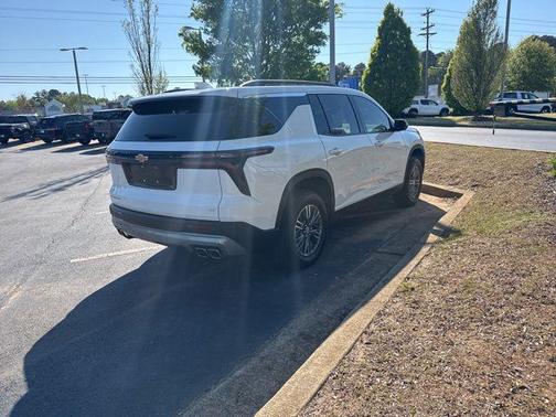 Summit White 2024 Chevrolet Traverse LT