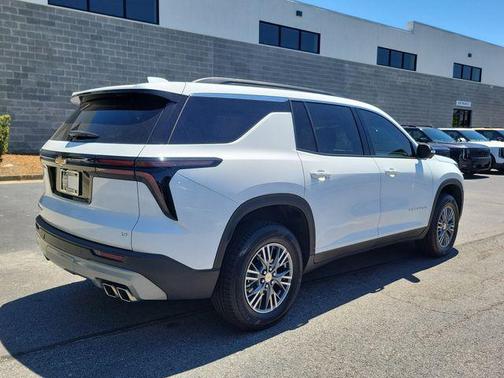 Summit White 2024 Chevrolet Traverse LT