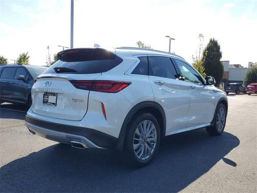 2024 INFINITI QX50 LUXE