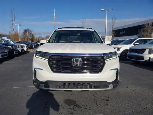 2023 Honda Pilot Touring 8-Passenger