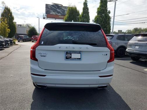 2020 Volvo XC90 T6 Momentum
