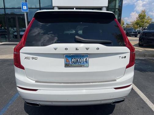 2020 Volvo XC90 T6 Momentum