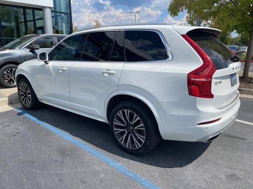 2020 Volvo XC90 T6 Momentum