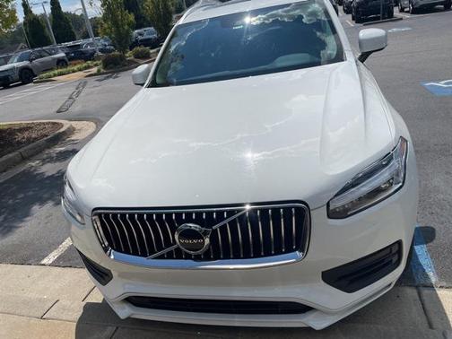 2020 Volvo XC90 T6 Momentum