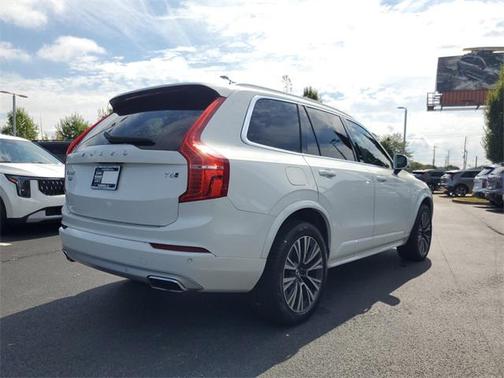 2020 Volvo XC90 T6 Momentum