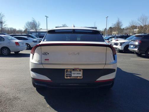 Glacier White Pearl 2025 Kia EV6 Light
