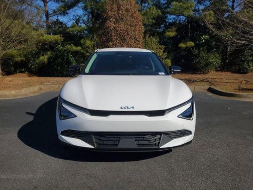 Glacier White Pearl 2025 Kia EV6 Light