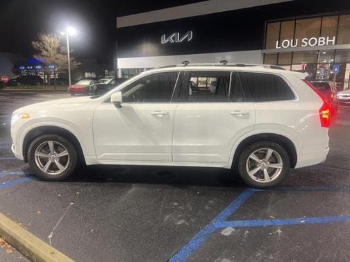 2017 Volvo XC90 T5 Momentum