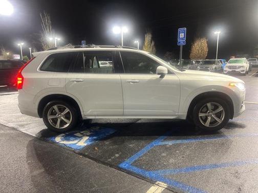 2017 Volvo XC90 T5 Momentum