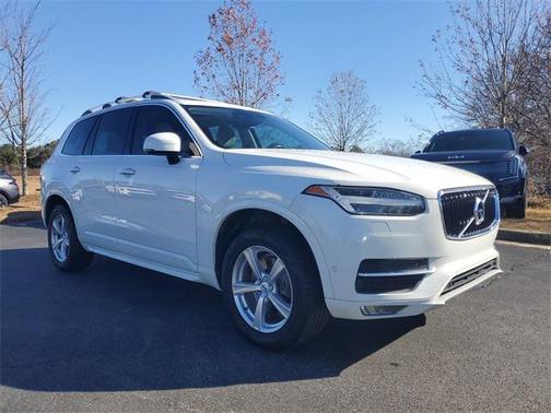 2017 Volvo XC90 T5 Momentum