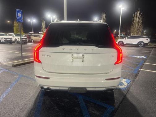 2017 Volvo XC90 T5 Momentum