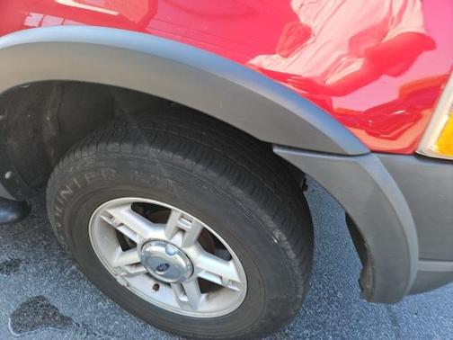2004 Ford Explorer XLS