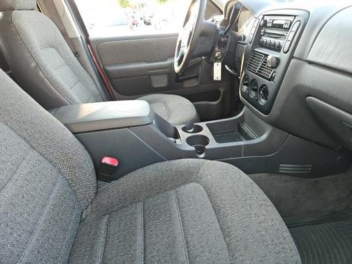 2004 Ford Explorer XLS