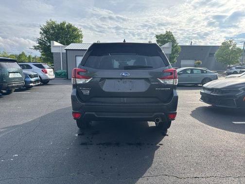 Magnetite Gray Metallic 2023 Subaru Forester Limited