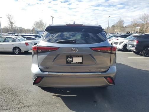 2022 Toyota Highlander LE